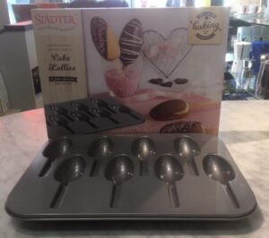 Backform Cake Lollies