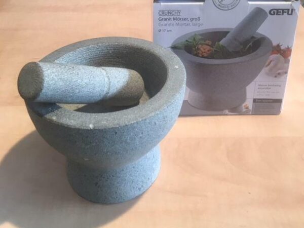 stabiler, schwerer Mörser aus Granit innen aufgeraut
