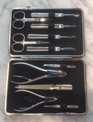 DREITURM Solingen Manicure BLACKTEX 2 Scheren, Nagel- und Hautzange Rahmen-Etui, strapazierbare Außenhaut, schwarz, unempfindlich