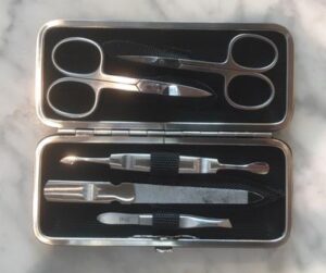 DREITURM Solingen Manicure BLACKTEX 2 Scheren Rahmen-Etui, strapazierbare Außenhaut, schwarz, unempfindlich