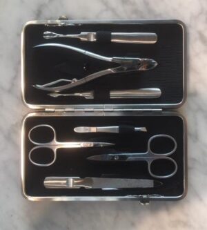 DREITURM Solingen Manicure BLACKTEX 2 Scheren und Nagelzange Rahmen-Etui, strapazierbare Außenhaut, schwarz, unempfindlich