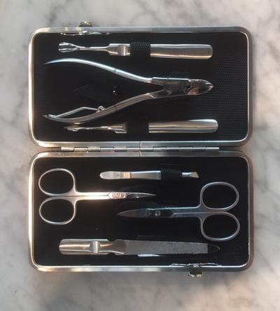 DREITURM Solingen Manicure BLACKTEX 2 Scheren und Nagelzange Rahmen-Etui, strapazierbare Außenhaut, schwarz, unempfindlich